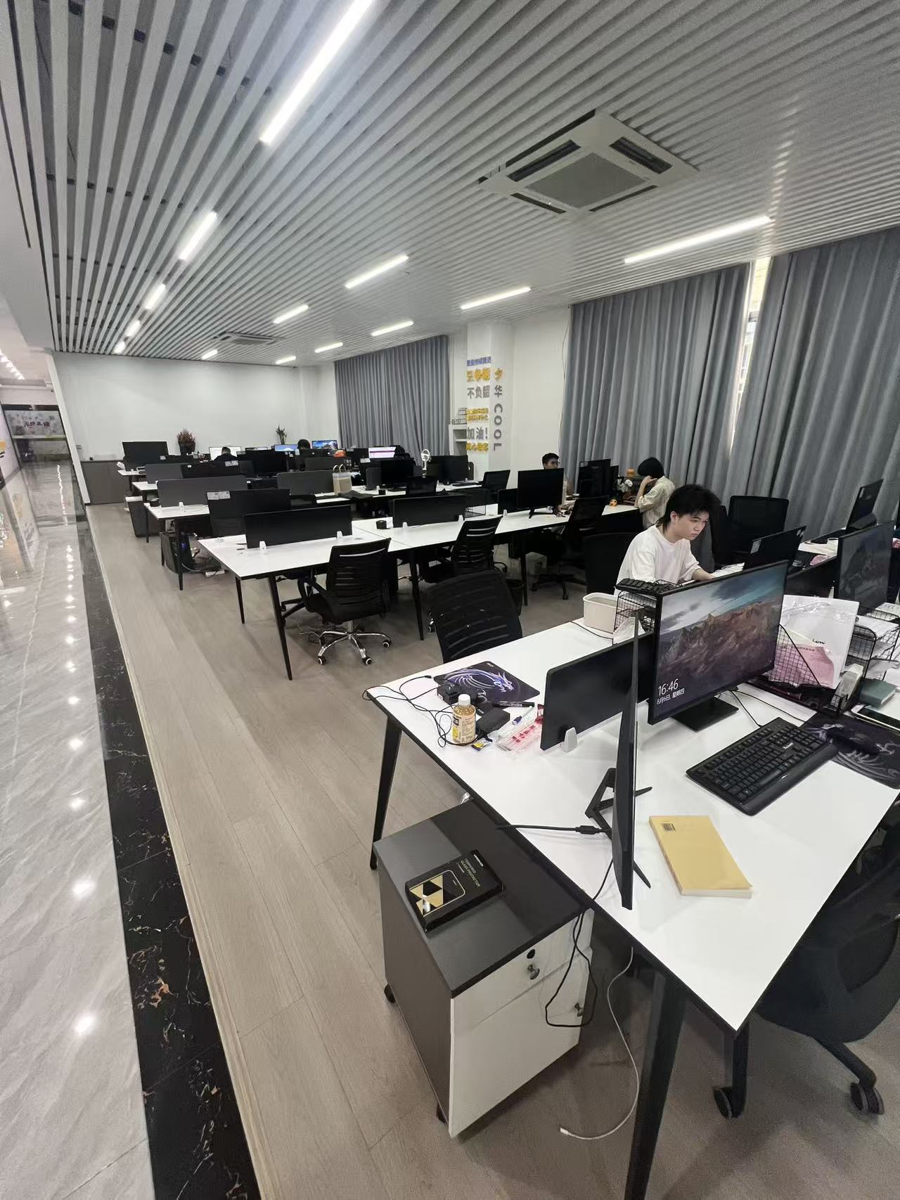 双盈电竞团队在福建泉州的办公场景